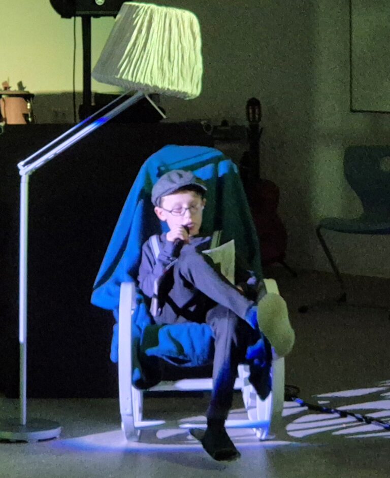 Chaos bei Familie Schlenkerbein – ein weihnachtliches Stück der Theater-AG